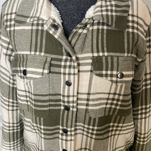 Womens Lucky Brand Flannel Jacket Plaid Sherpa Lined Green Beige Pockets Medium - Picture 5 of 7
